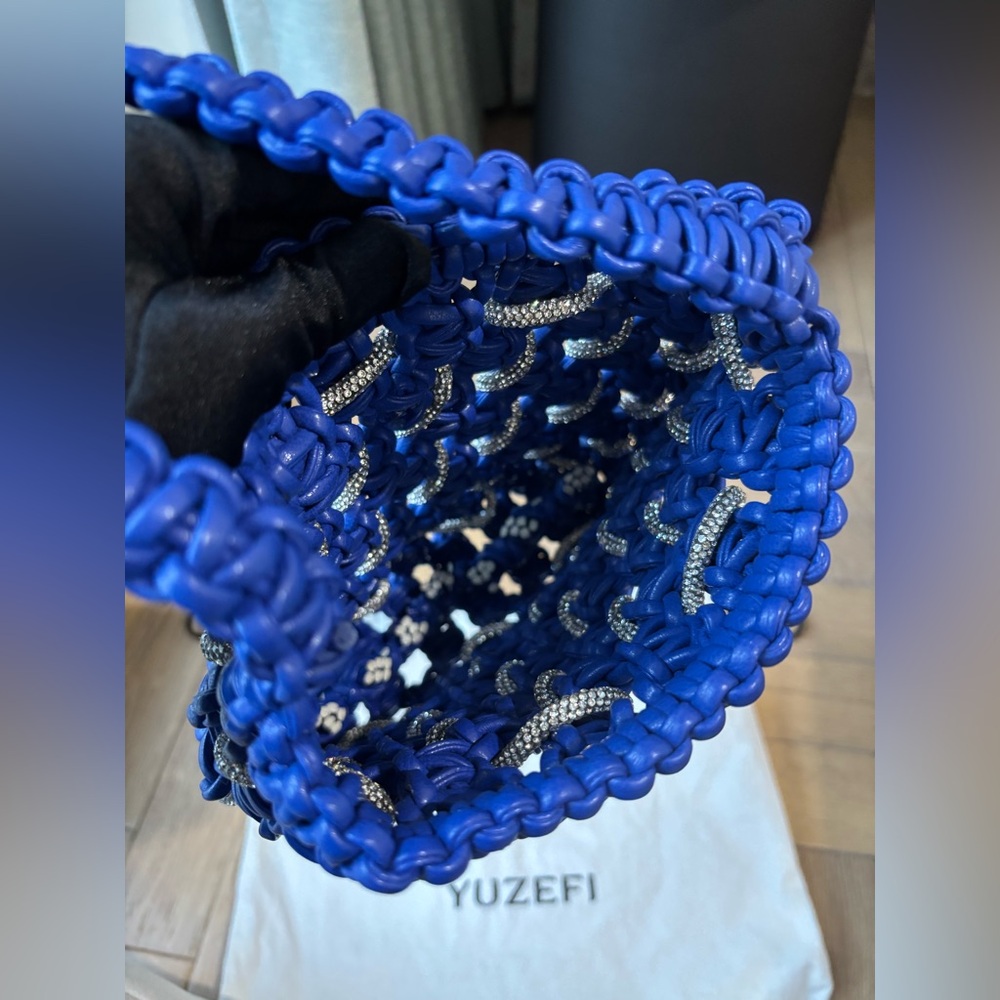 Yuzefi Woven Crystal Tote Bag - Picture 15 of 16